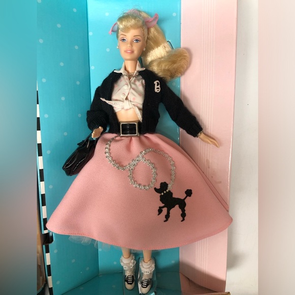 MATTEL’S NIFTY 50’s BARBIE COLLECTORS DOLL - Picture 2 of 3